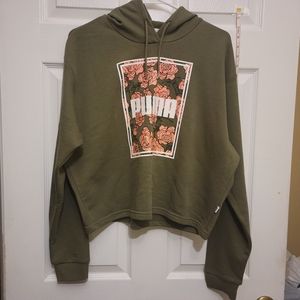 NWOT 💚PUMA HOODIE